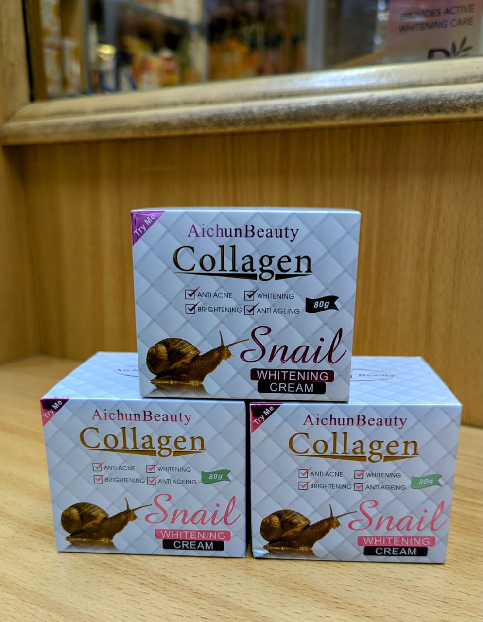 Aichun Beauty Collagen Snail Whitening Cream, an 80g product designed for anti-acne, brightening, and anti-aging benefits.
