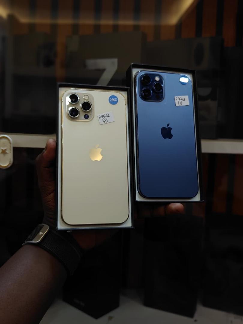 IPhone 12 Pro max.