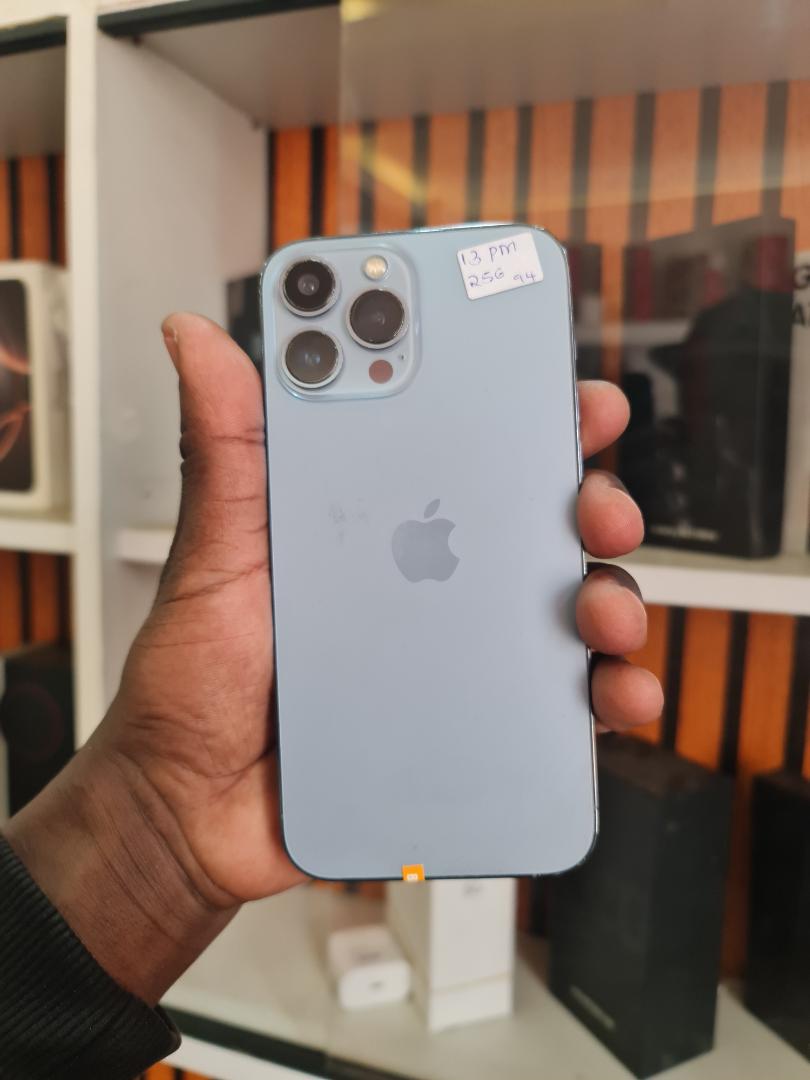 IPhone 13 Pro max.