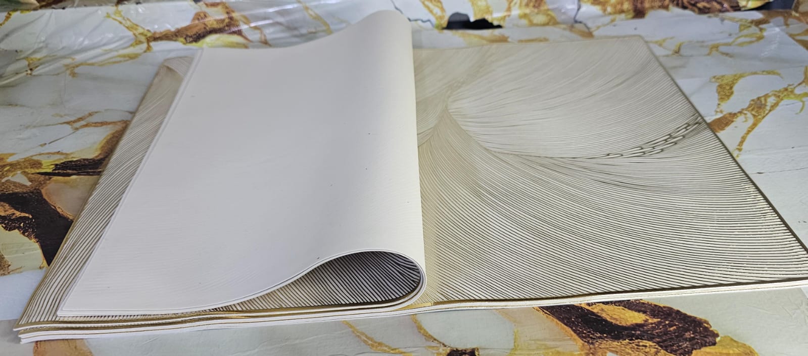 Set of 6PCS High Quality Decorative Table Mats - Stylish Placemats for Dining Table, Kitchen, Office & Home Use - Heat Resistant Table Protectors for Everyday Meals & Decor