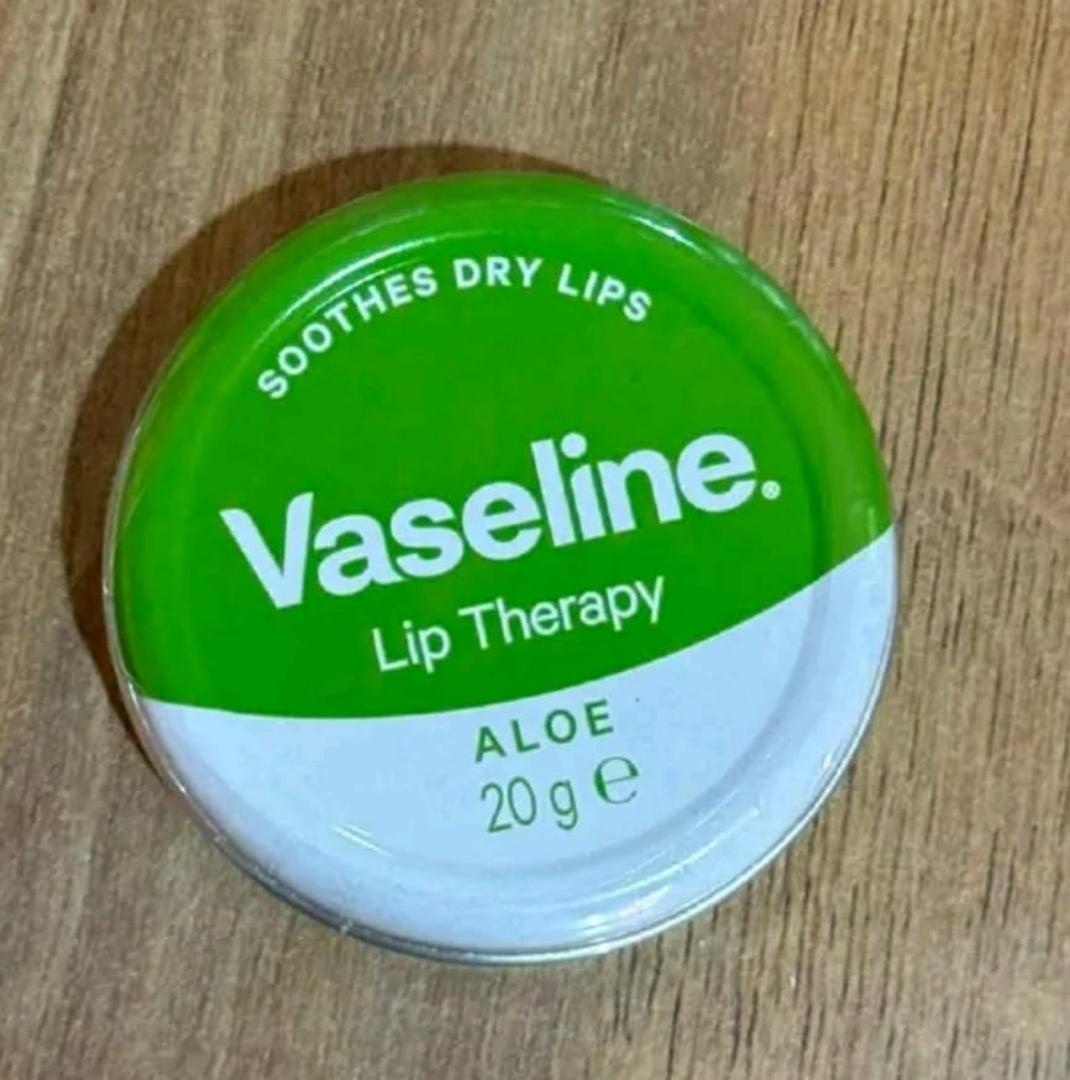 Vaseline Lip Therapy 20g choose original,aloe vera,cocoa butter,rosy lips.heals dry & chapped lips,deeply moisturizes the lips