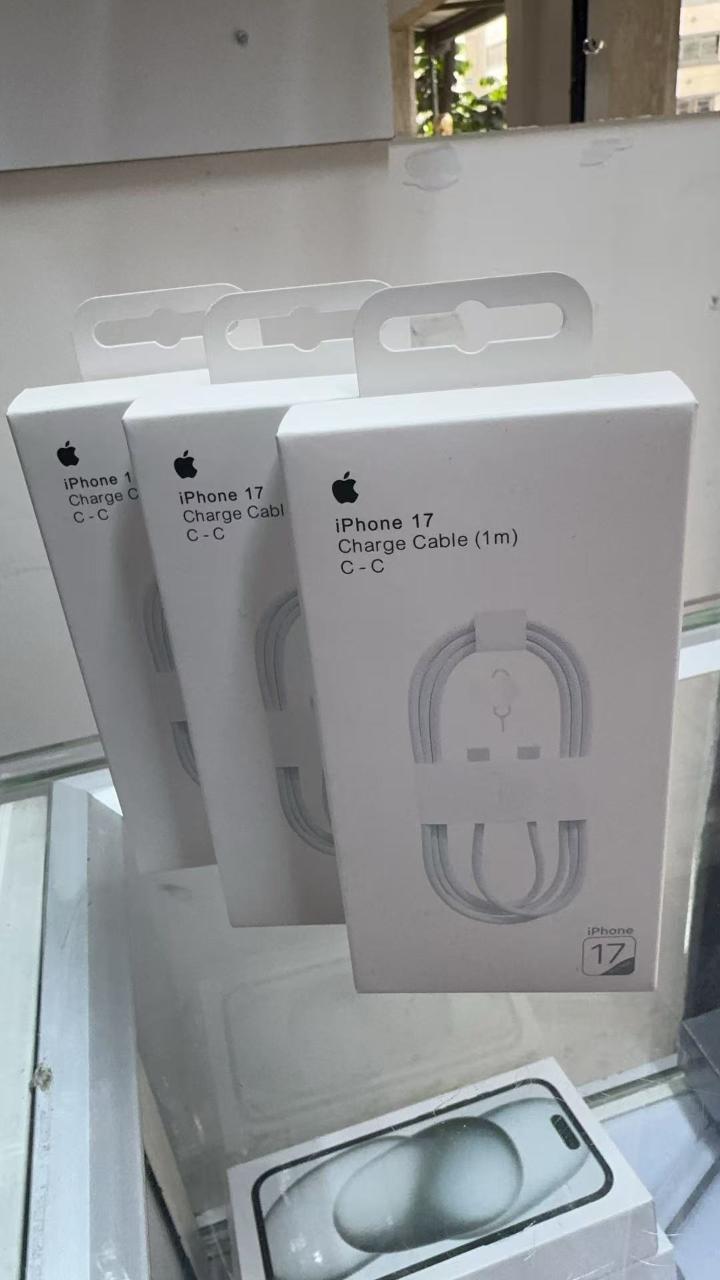 iPhone 17
Charge Cable  (1m) C-C