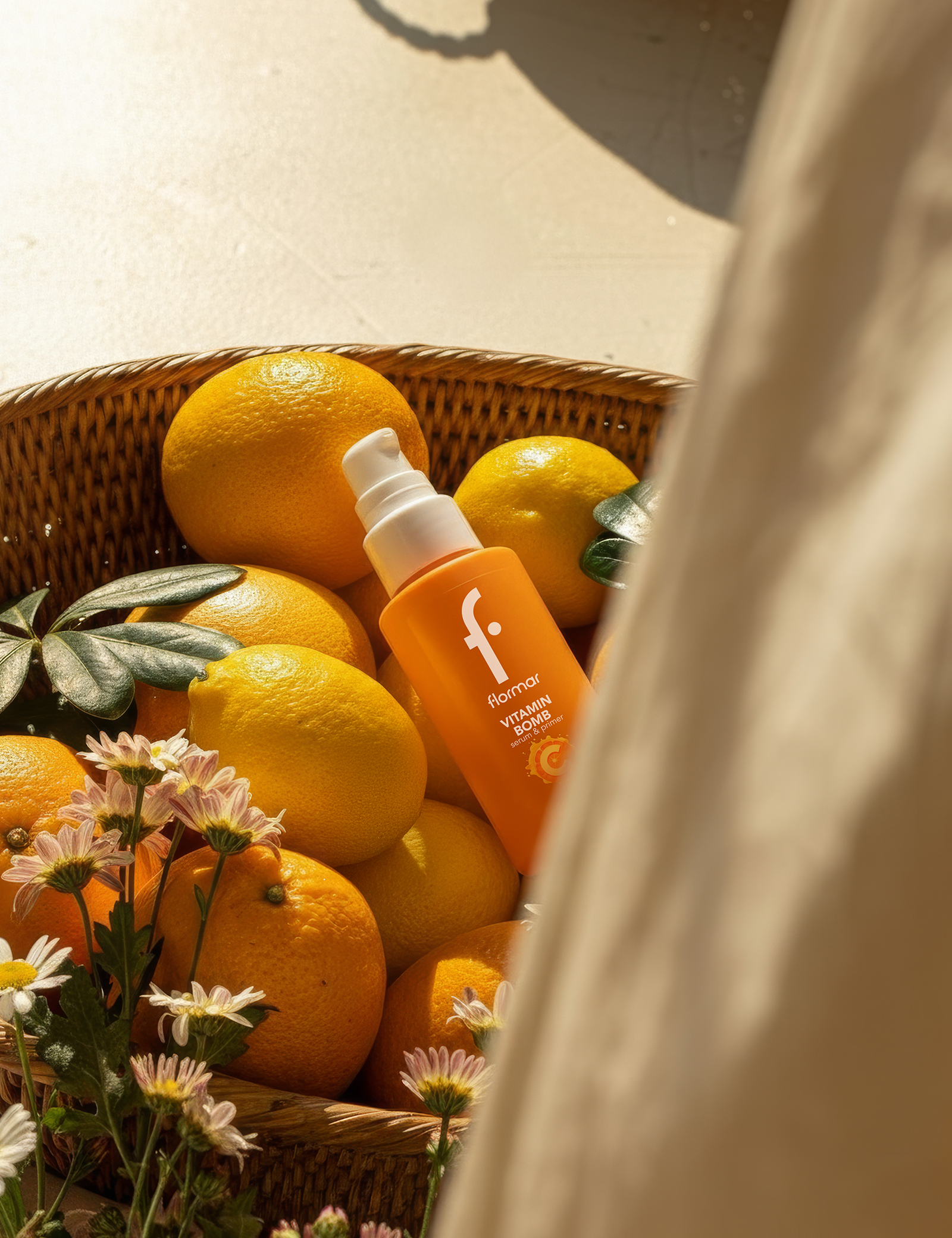Flormar Vitamin Bomb Serum Lemon & Pomegranate Extract, Radiant Effect, Lightweight Glow Serum Primer