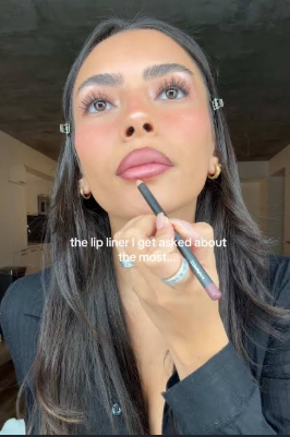 Essential in Beauty !!!! Air woman Eye and Lip Liner view 4