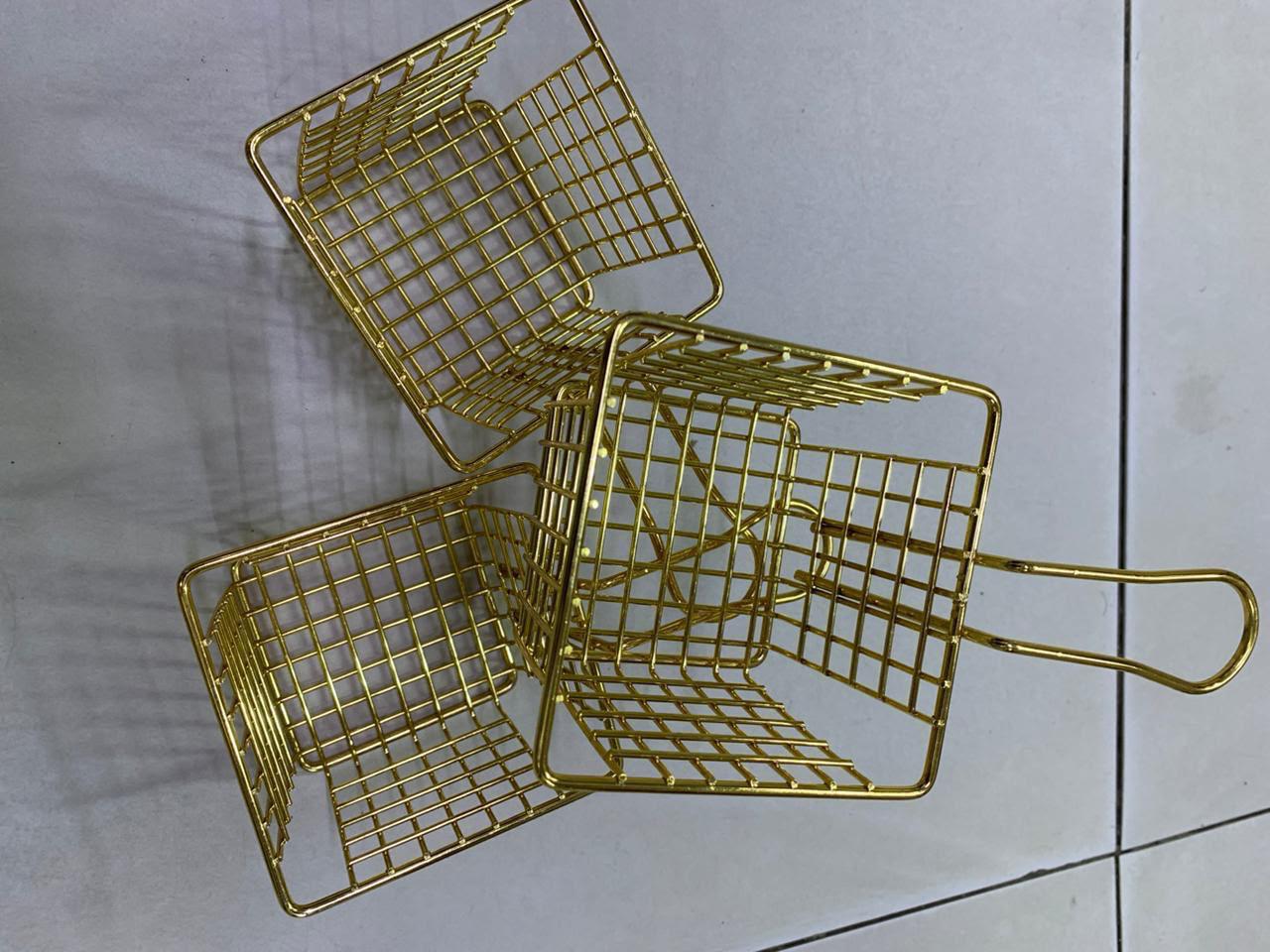Squared Chips Basket – Stylish Serving Basket for Fries, Snacks & Fast Food. Serve your favorite snacks in a neat and attractive way with this Squared Chips Basket. Designed with a practical square