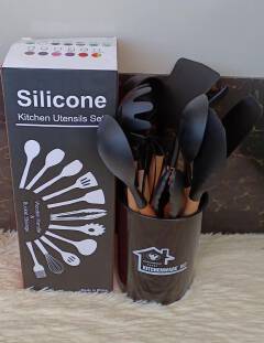 12PCS SILICONE COOKING SPOONS SET
a practical and versatile set of silicone cooking utensils designed for everyday food preparation. the variety of utensils makes it easy to stir, mix, serve and handl
