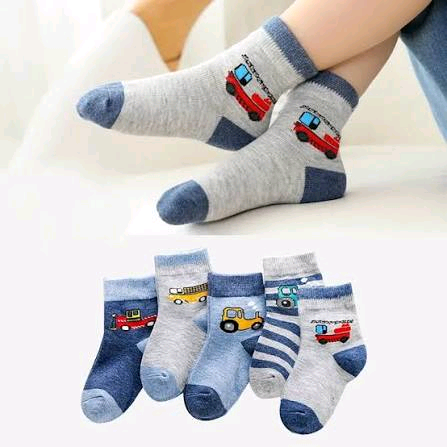 5 pairs of Kids assorted socks