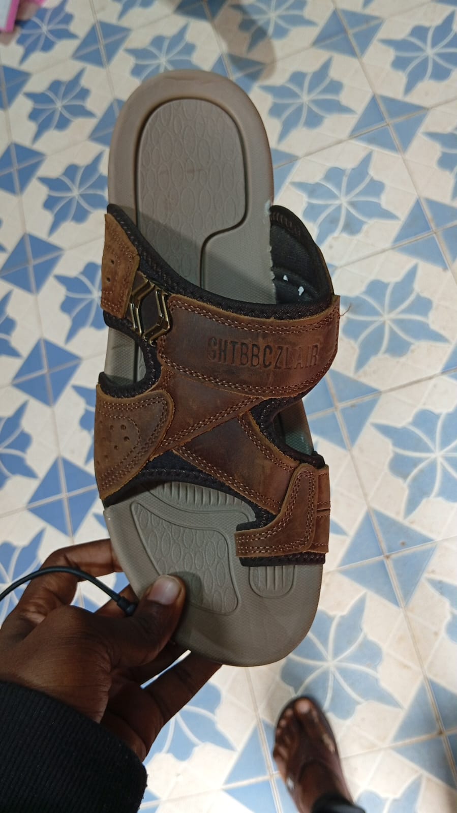 ⚡[PROMOTION] LEATHER ADJUSTERBLE SANDALS🔥HIGH QUALITY BLACK/BROWN/DARK COLOUR TRENDING MEN SANDALS 💯 CUTE EASY TO WALK WITH 🔥FASHION BEST FOR ALL TIME, SUMMER WEARING SHOES💯CUTE AS PICTURED🔥