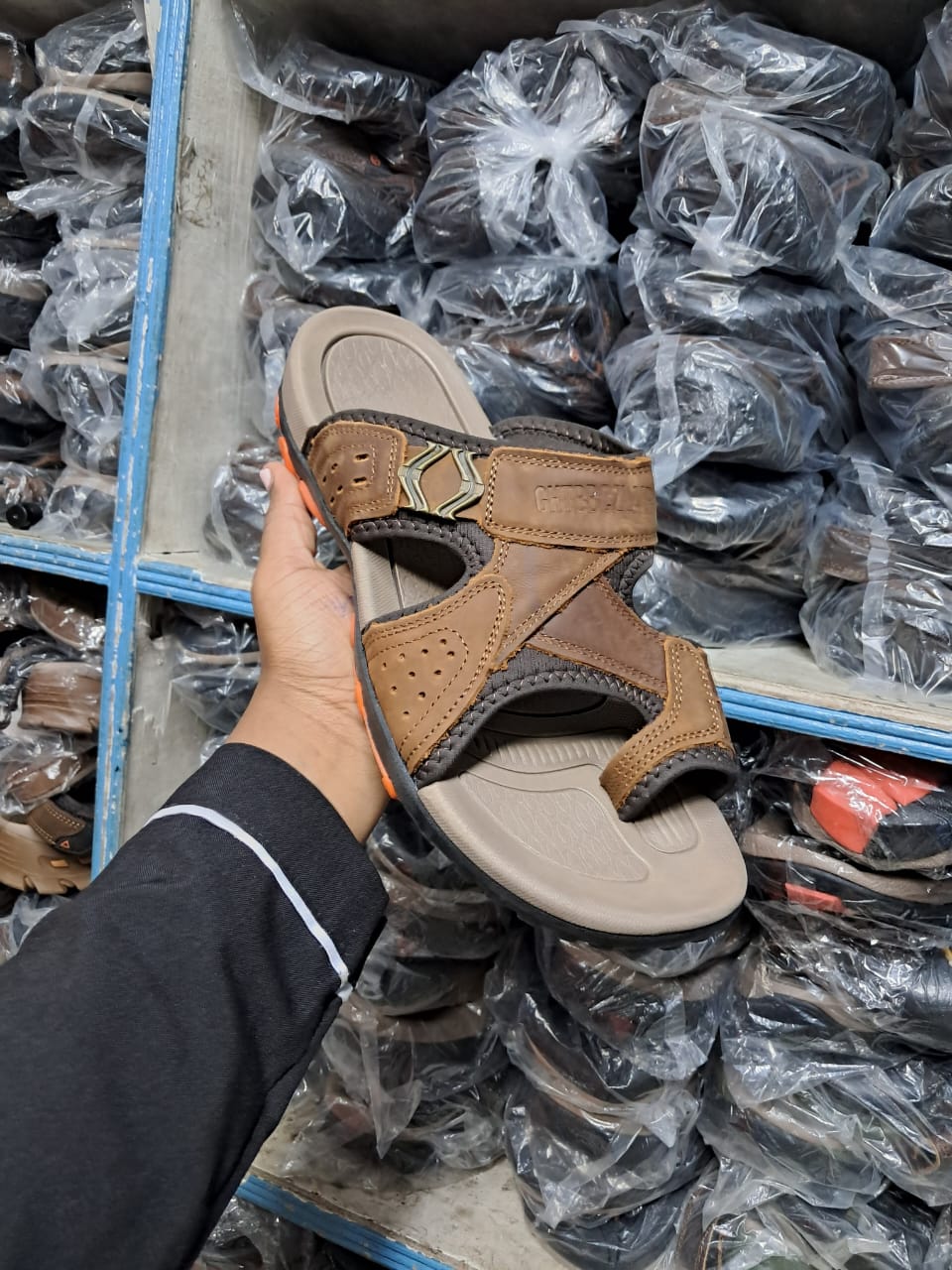⚡[PROMOTION] LEATHER ADJUSTERBLE SANDALS🔥HIGH QUALITY BLACK/BROWN/DARK COLOUR TRENDING MEN SANDALS 💯 CUTE EASY TO WALK WITH 🔥FASHION BEST FOR ALL TIME, SUMMER WEARING SHOES💯CUTE AS PICTURED🔥