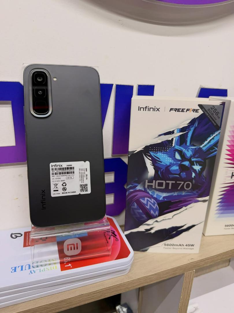 Infinix hot 70 ,5600mah battery capacity,128 gb storage, type C charger system, dual sim support,4g network ,fast charging power of 45watts 50mp Ai main daul camera