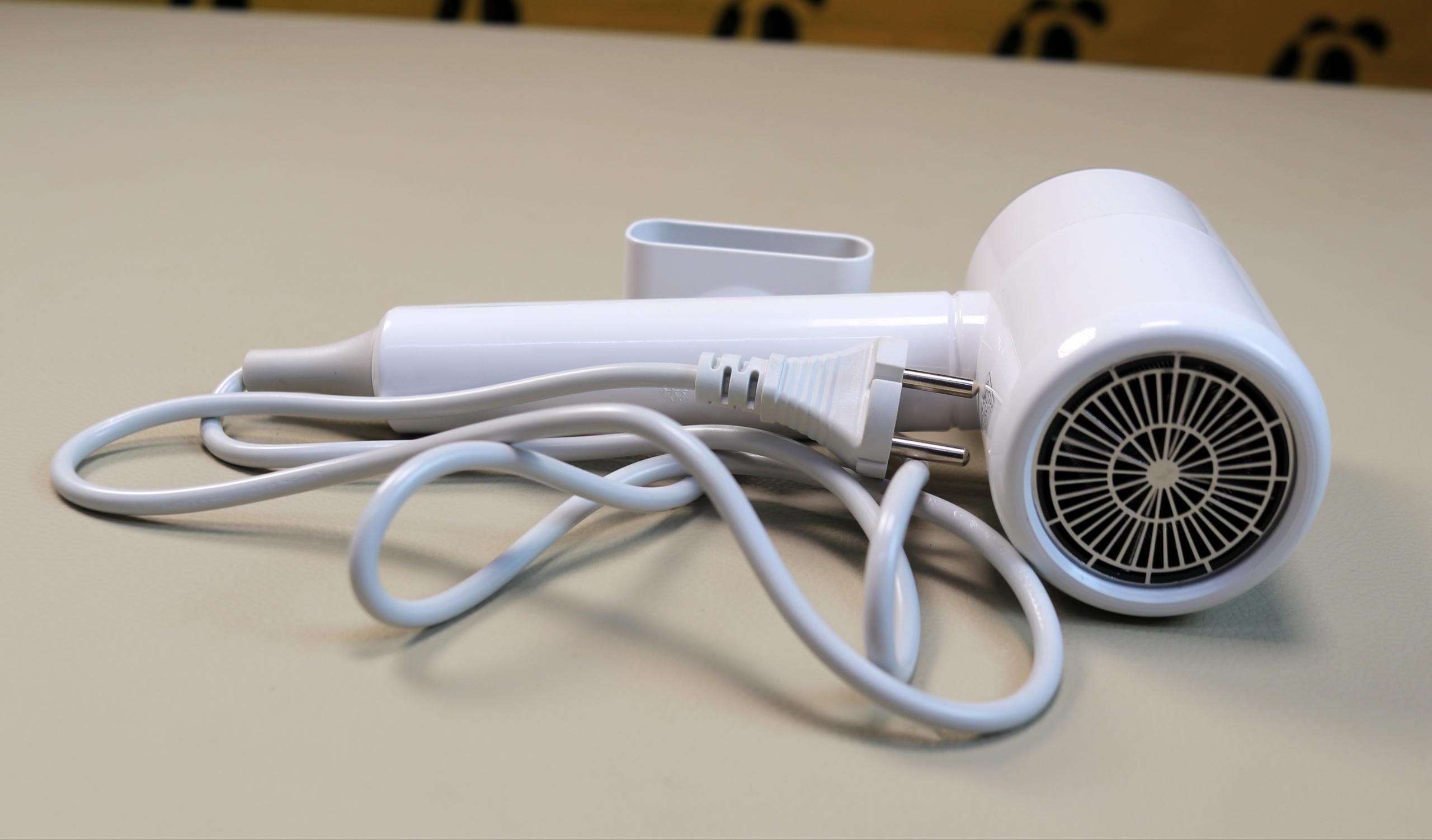 SURKER 2600W Professional Hair Dryer SK-3510 – High Power Fast Drying Blow Dryer with Concentrator Nozzle & 1.6m Cord