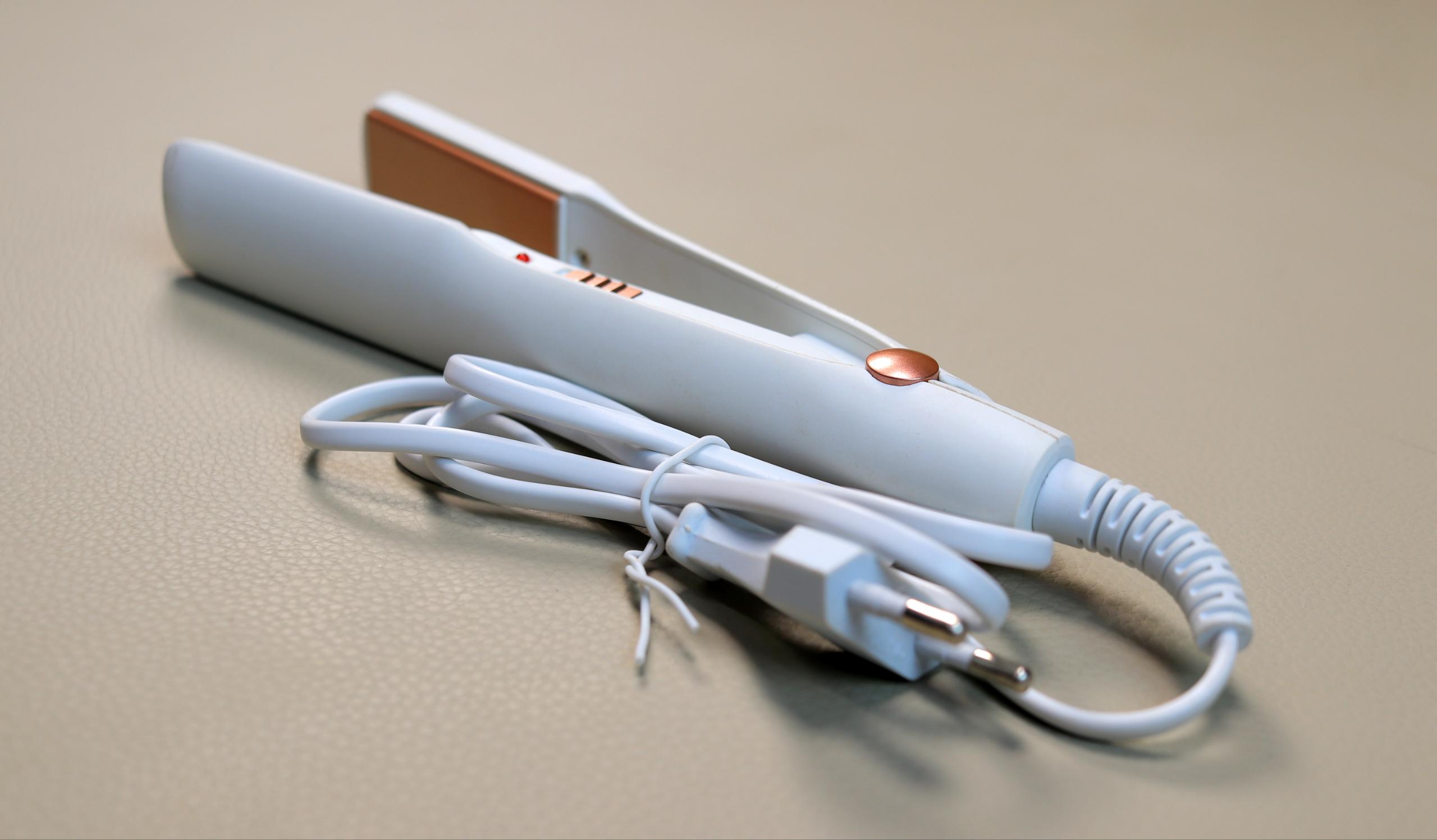 Professional Ceramic Flat Iron Hair Straightener (Model MJ-01) – Dual Voltage 100-240V, Frizz-Free Fast Heating Hair Styler