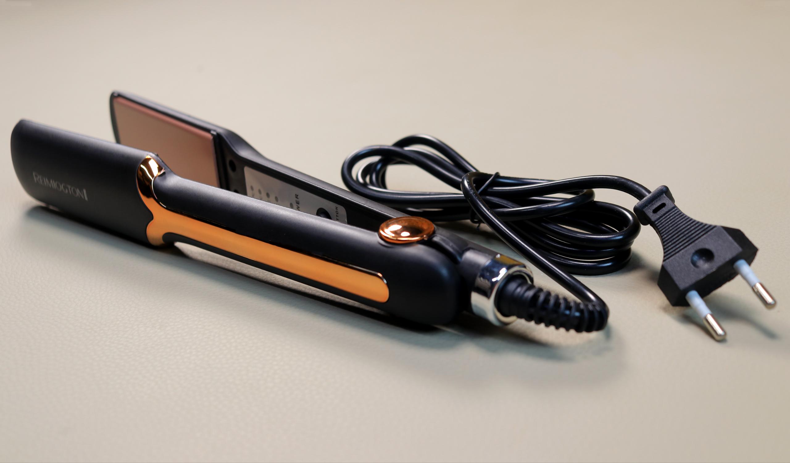 REIMOGTON RE-2096 Professional Hair Straightener – 4-Temperature Control (160°C–220°C), Ceramic Essential Oil Hair Styler for Straightening & Volume