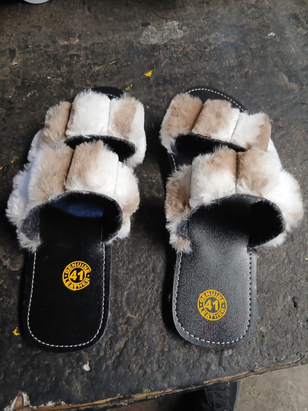COZY CHIC! 🤍🖤 Women’s Double-Strap Fluffy Slide Sandals – Beige & White Ruched Faux-Fur Flat Casual Shoes