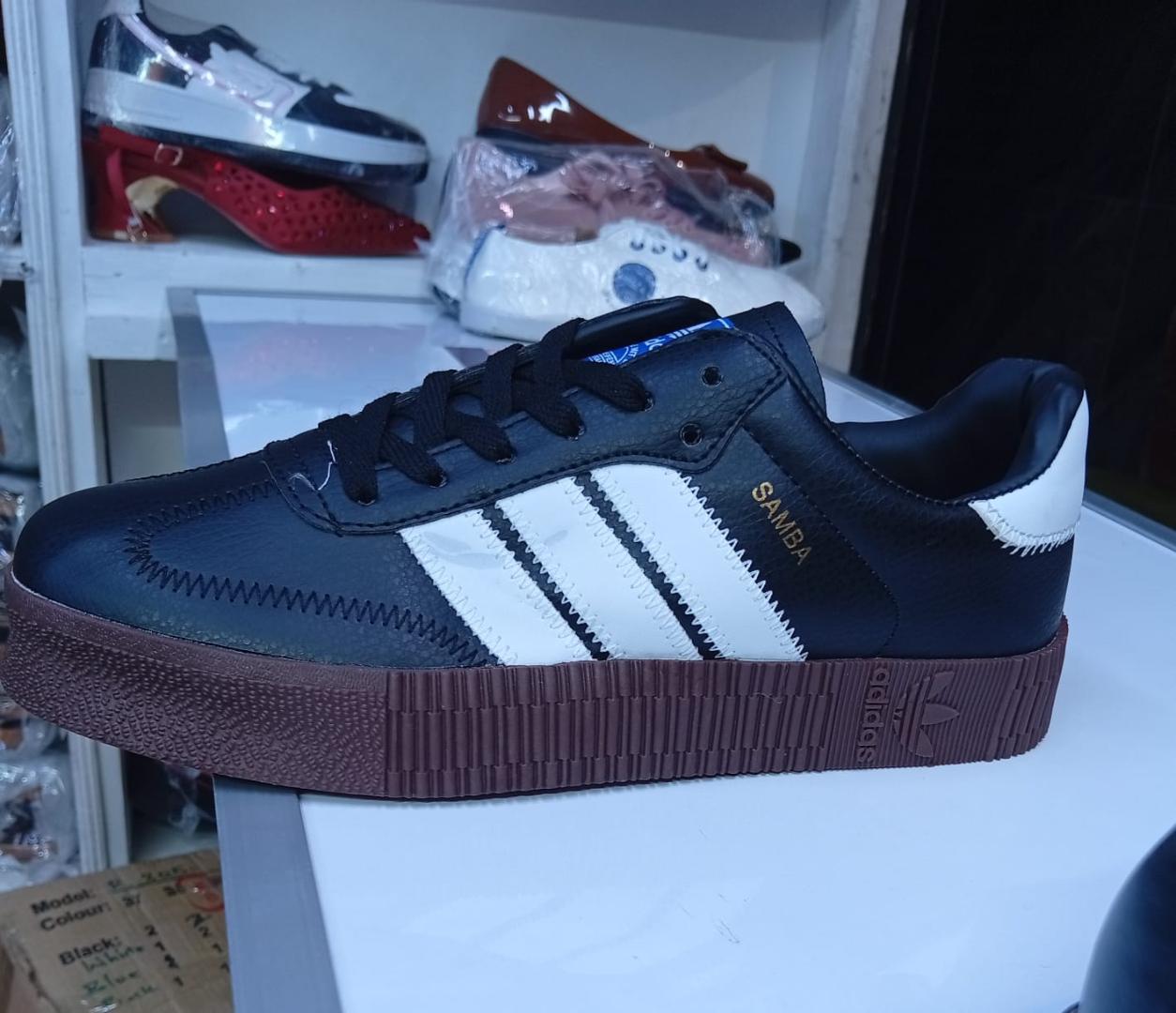 Stylish Unisex Samba Sneaker-Classic White & And Black Casual Shoes ,Comfortable Everyday Sneakers For Men And Women ,Trendy fashion Footwear For All Occasions