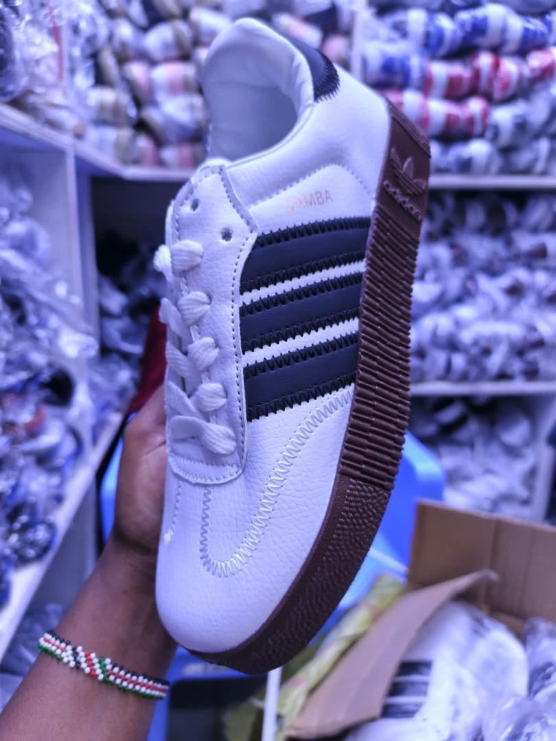 Stylish Unisex Samba Sneaker-Classic White & And Black Casual Shoes ,Comfortable Everyday Sneakers For Men And Women ,Trendy fashion Footwear For All Occasions