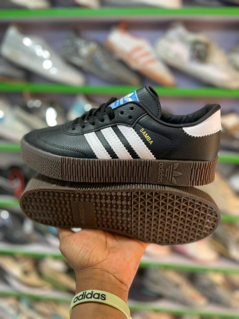 Stylish Unisex Samba Sneaker-Classic White & And Black Casual Shoes ,Comfortable Everyday Sneakers For Men And Women ,Trendy fashion Footwear For All Occasions