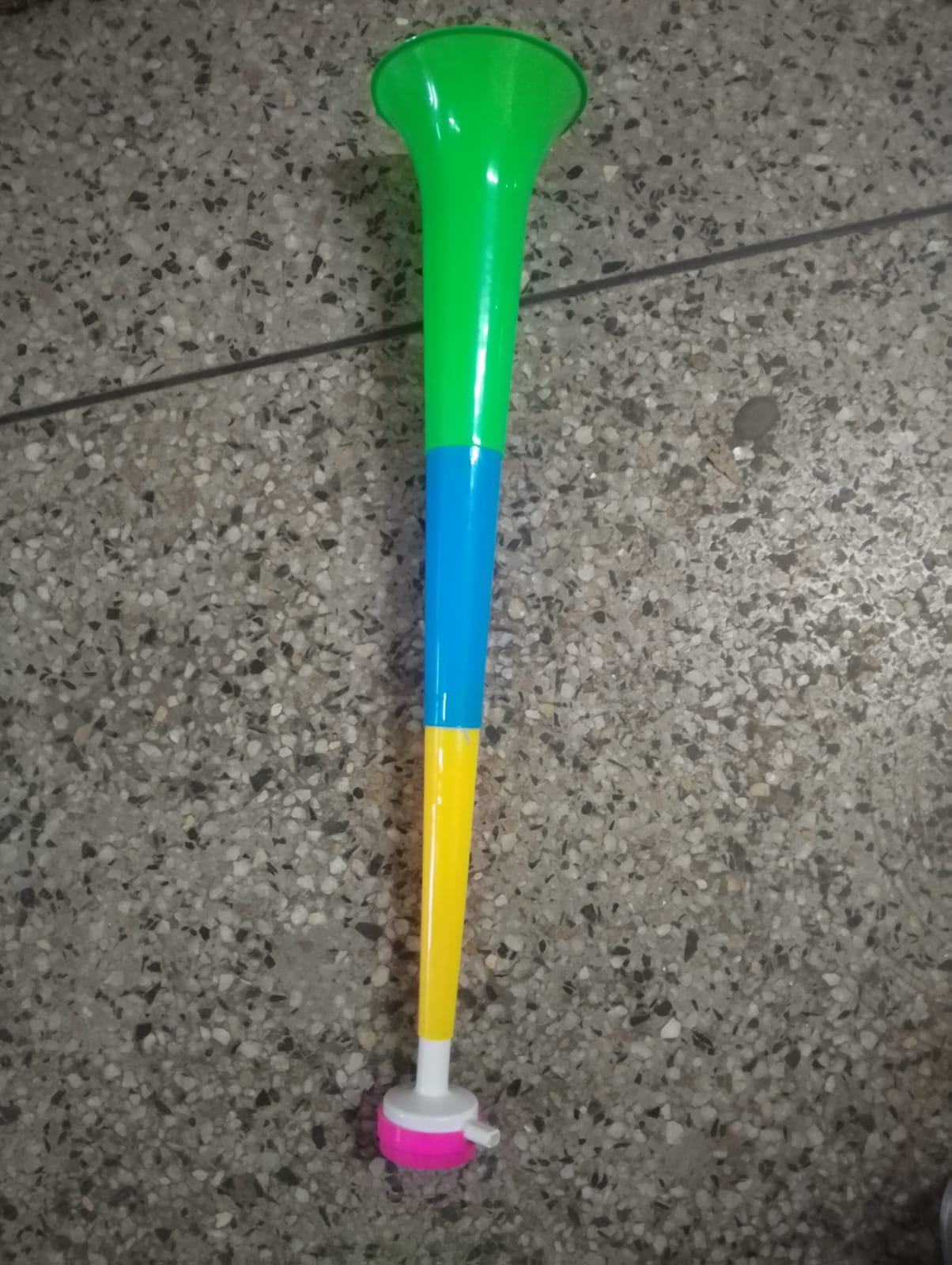 Colorful Plastic Vuvuzela Stadium Horn – Loud Noise Maker for Football Matches & Parties, Lightweight Handheld Cheer Trumpet, High-Sound Fan Equipment for Celebrations