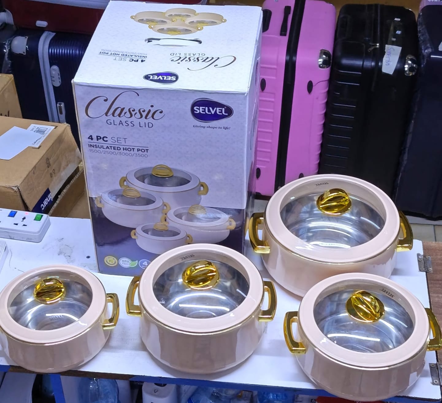 4PCS CLASSIC INSULATED HOTPOT🔥
Glass lid✅
Selvel Classic 4-Piece Insulated Hot Pot Set with Glass Lids – Stainless Steel Thermal Food Warmer (White & Gold, 1000ml - 3500ml)