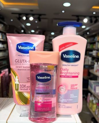 725ml Vaseline Daily Brightening Even Tone Lotion + Intensive Care Vitamin B3 Body Oil 200ML
