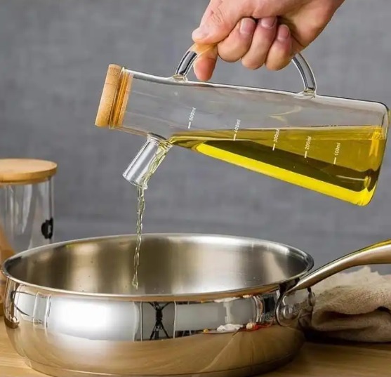 High Quality 580ml Glass Oil Jar with Bamboo Lid - Premium Kitchen Oil Cruet for Olive Oil, Cooking Oil, Vinegar and Leak-Resistant Storage