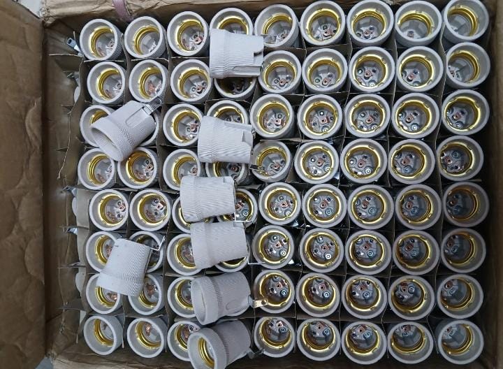 High quality E27 To B22 Converter Or Screw To Pin Bulb Holder