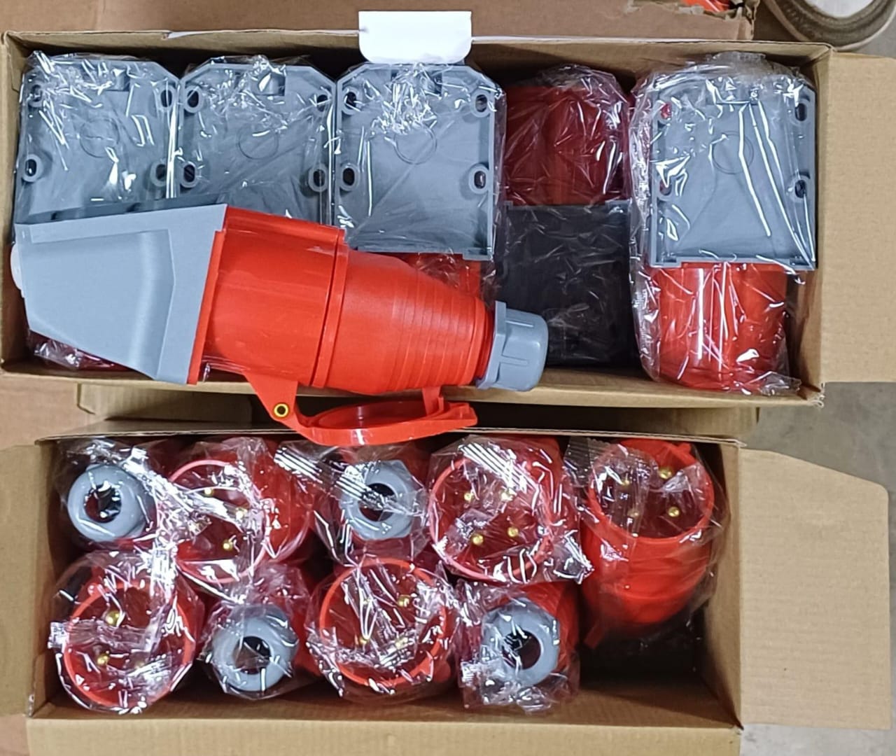 High quality Industrial sockets 32amps 4pin