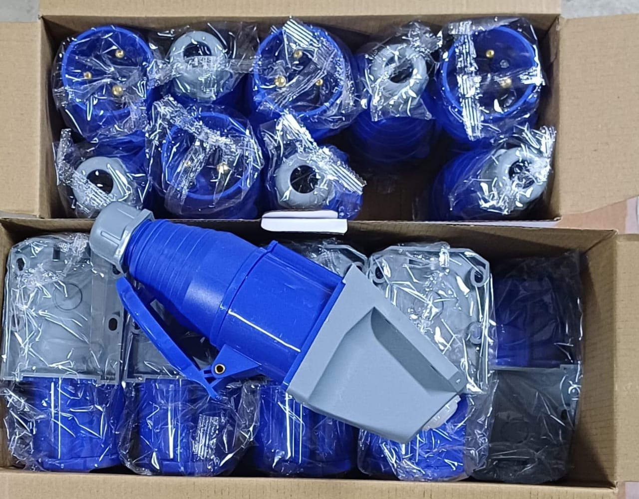 High quality Industrial sockets 32amps 3pin