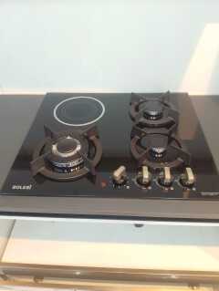 BOLESI 4-IN-1 BUILT-IN HOB

Upgrade your kitchen with the Bolesi 3 Gas + 1 Infrared Electric Hob.

• 3 powerful gas burners
• 1 infrared electric cooking plate
• Powerful wok burner for faster cooking