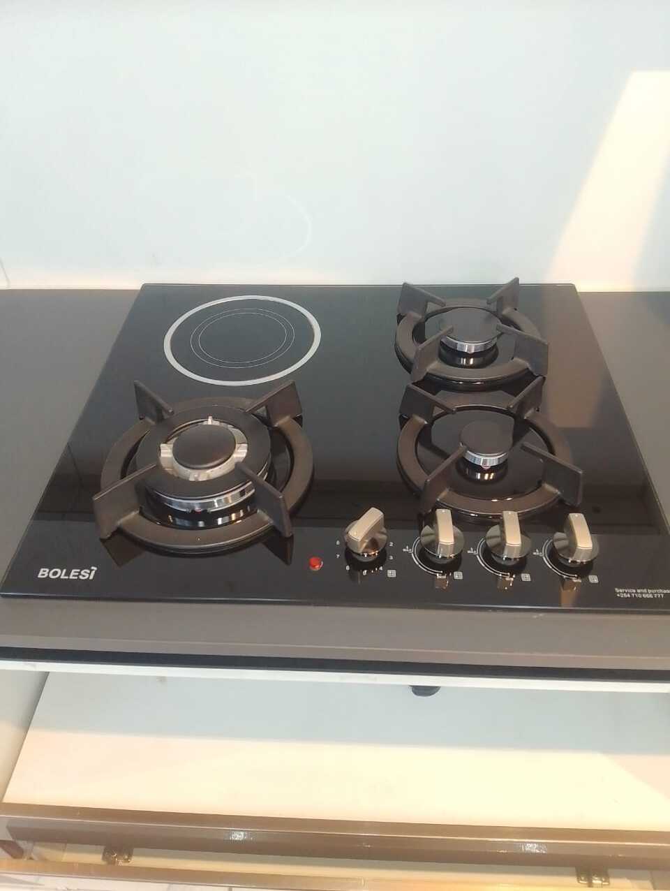 BOLESI 4-IN-1 BUILT-IN HOB

Upgrade your kitchen with the Bolesi 3 Gas + 1 Infrared Electric Hob.

• 3 powerful gas burners
• 1 infrared electric cooking plate
• Powerful wok burner for faster cooking