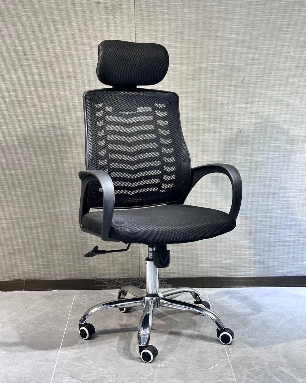 Ergonomic Black Mesh Office Chair with Adjustable Headrest & Curved Backrest – Modern Computer Desk & Work Chair