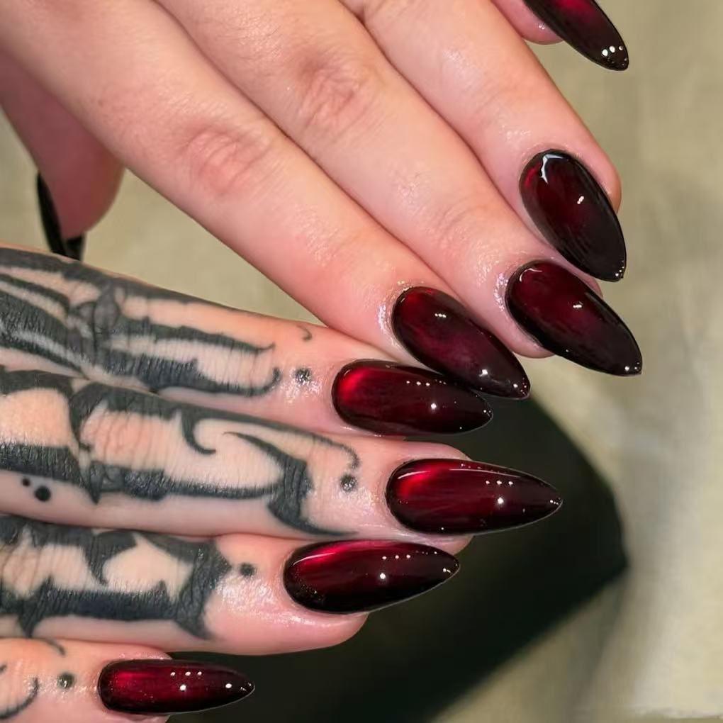 24Pcs Red Sparkly Cat Eye Press On Nails, Halloween Hot Style Exquisite Almond False Nails for Women view 2