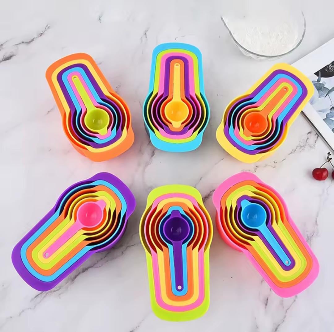 6-Piece Plastic Measuring Cup and Spoon Set - Convenient for Measuring Flour, Sugar, Spices, Milk and Other Ingredients.