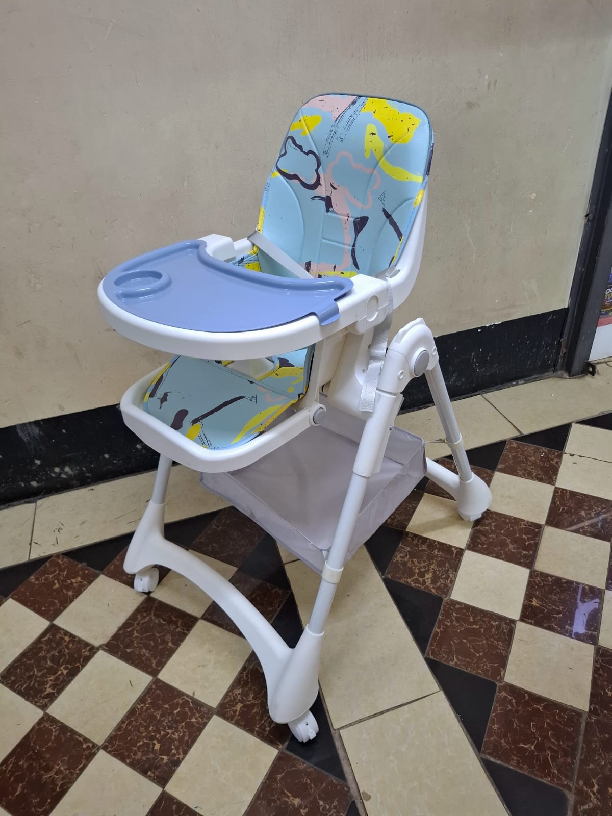 Adjustable Baby Feeding Chair High Chair for Infants Toddlers Kids Mealtime Seat Comfortable Dining Chair with Adjustable Height Practical Portable Design Easy Cleaning Pink Blue Nursery Home