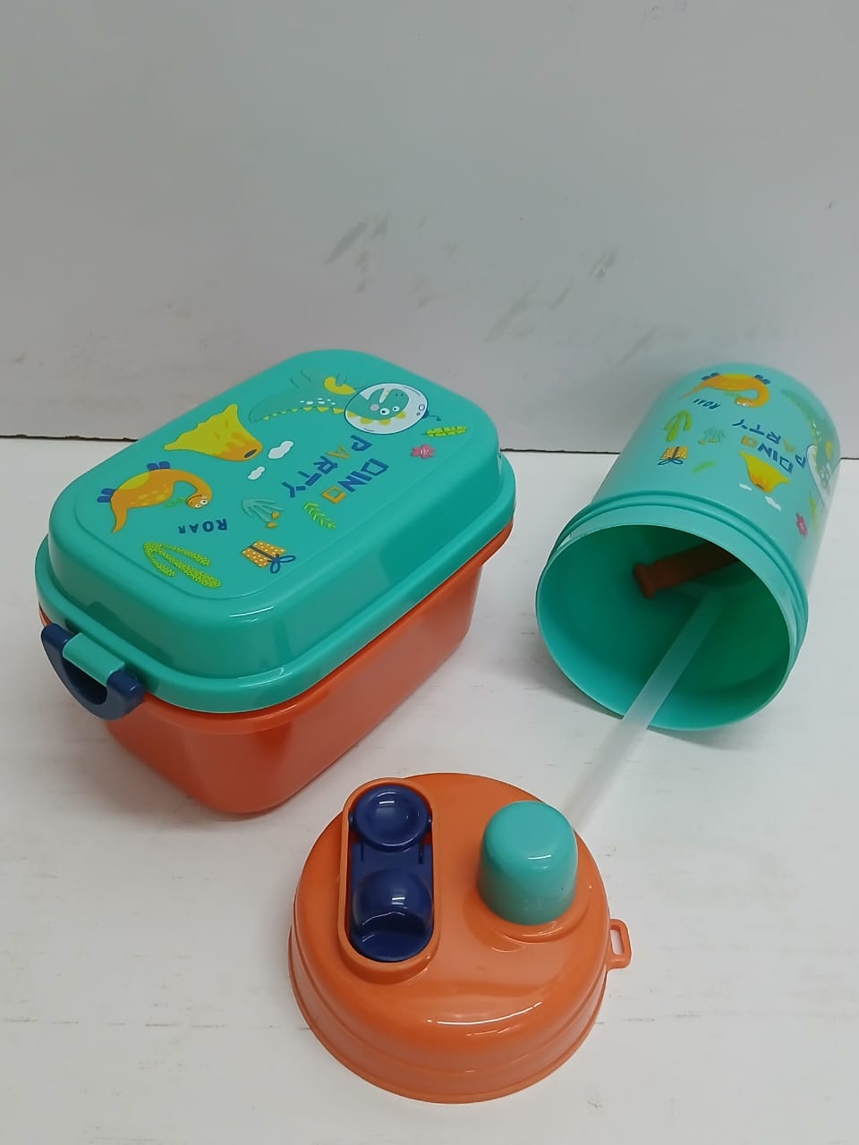 Gift pack snack set snack box {1000ml} + water bottle {500ml},Material: plastic BPA free ,Different colours available,  2 in1 snack box with a water bottle
