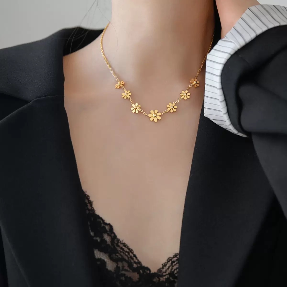 Delicate Gold Daisy Charm Necklace – Aesthetic Floral Collar Chain, Perfect Birthday Gift for Her