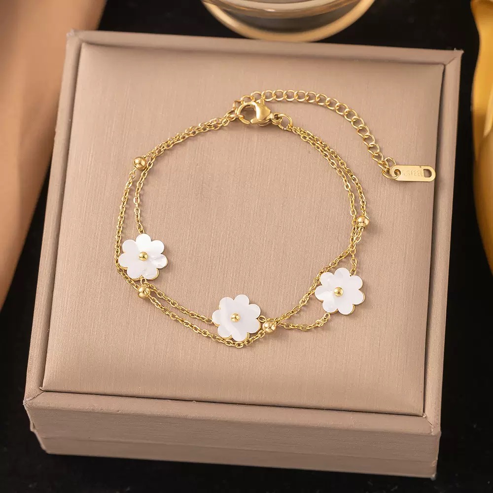 Gold Plated Layered Daisy Flower Bracelet – Delicate Beaded Link Chain & White Floral Charm Bracelet for Women