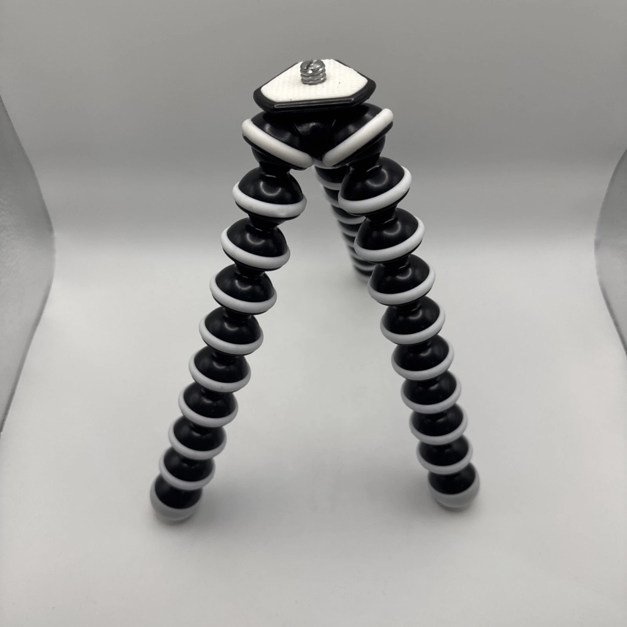 Large Flexible Gorilla Tripod Stand (3KG Load Capacity) – Heavy Duty Octopus Pod for DSLR, Mirrorless Cameras & Smartphones