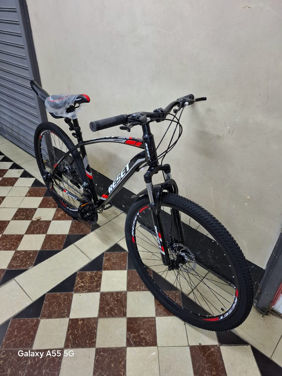 21 Speed Mountain Bike 3×7 Gears Front Rear Disc Brakes Suspension Fork MTB Tyres Strong Frame Adjustable Saddle Mudguards Platform Pedals Adult Tall Riders