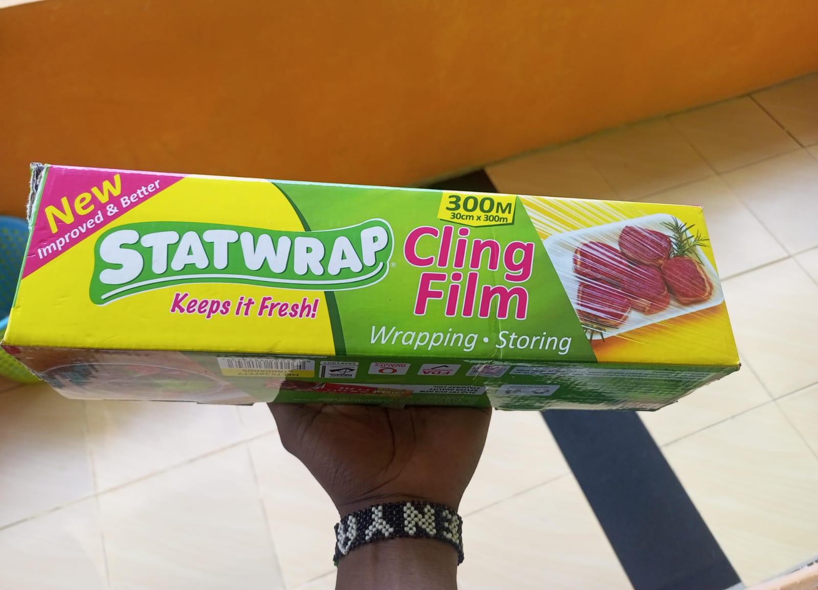 Transparent Cling Film Wrap 300 metres cling film 30cm by 300m size statwrap film for wrapping,packaging and storing food,fruits,vegetables and shoes clear wrapping film