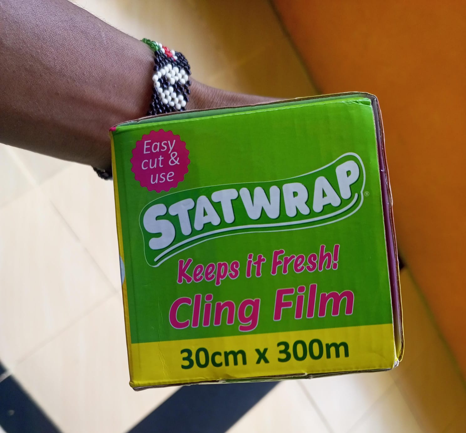 Transparent Cling Film Wrap 300 metres cling film 30cm by 300m size statwrap film for wrapping,packaging and storing food,fruits,vegetables and shoes clear wrapping film