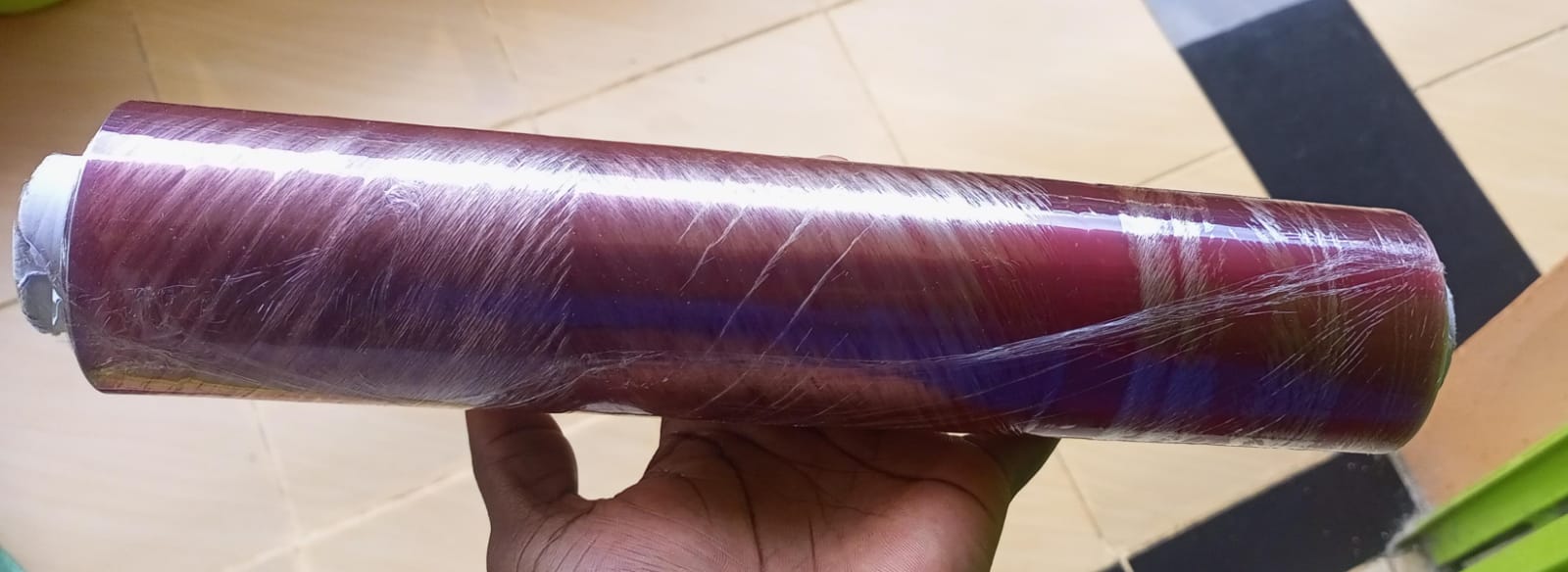Transparent Cling Film Wrap 300 metres cling film 30cm by 300m size statwrap film for wrapping,packaging and storing food,fruits,vegetables and shoes clear wrapping film