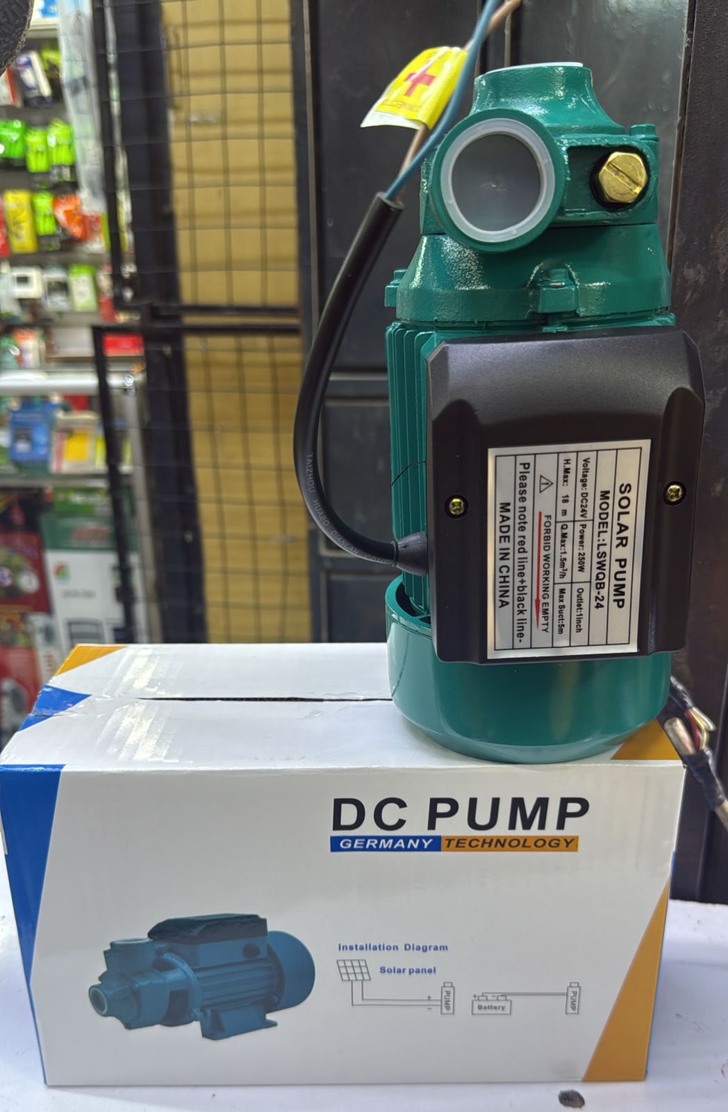 DC Solar Water Pump 24V – Energy Saving High Efficiency Solar Pump for Home, Farm & Irrigation, 24V DC solar-powered water pump for off-grid use, Strong motor with high water lifting performance.