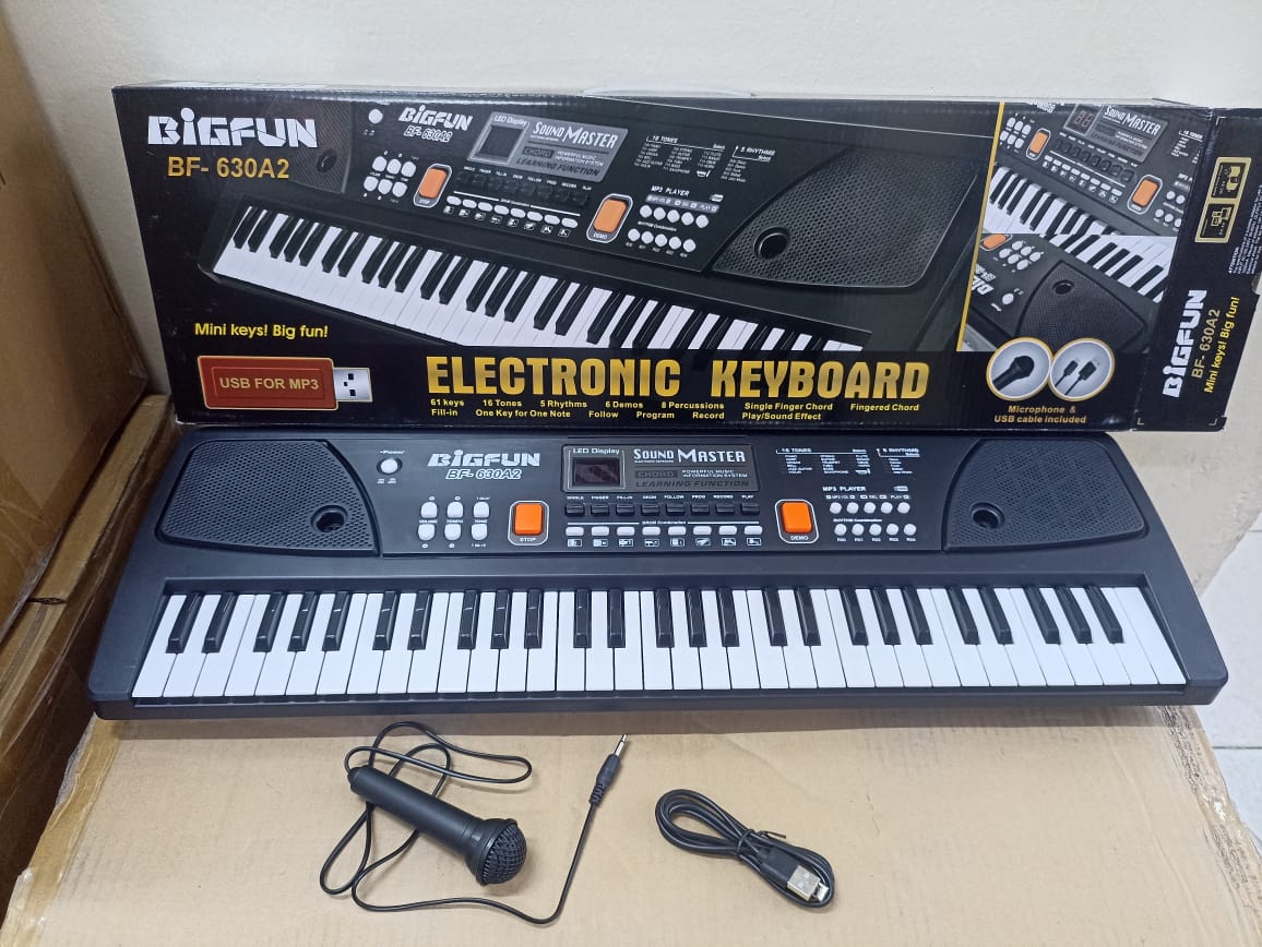 61-Key Electronic Keyboard Piano for Teens - With microphone, Electric & Battery Operated, Beginner Music Keyboard
