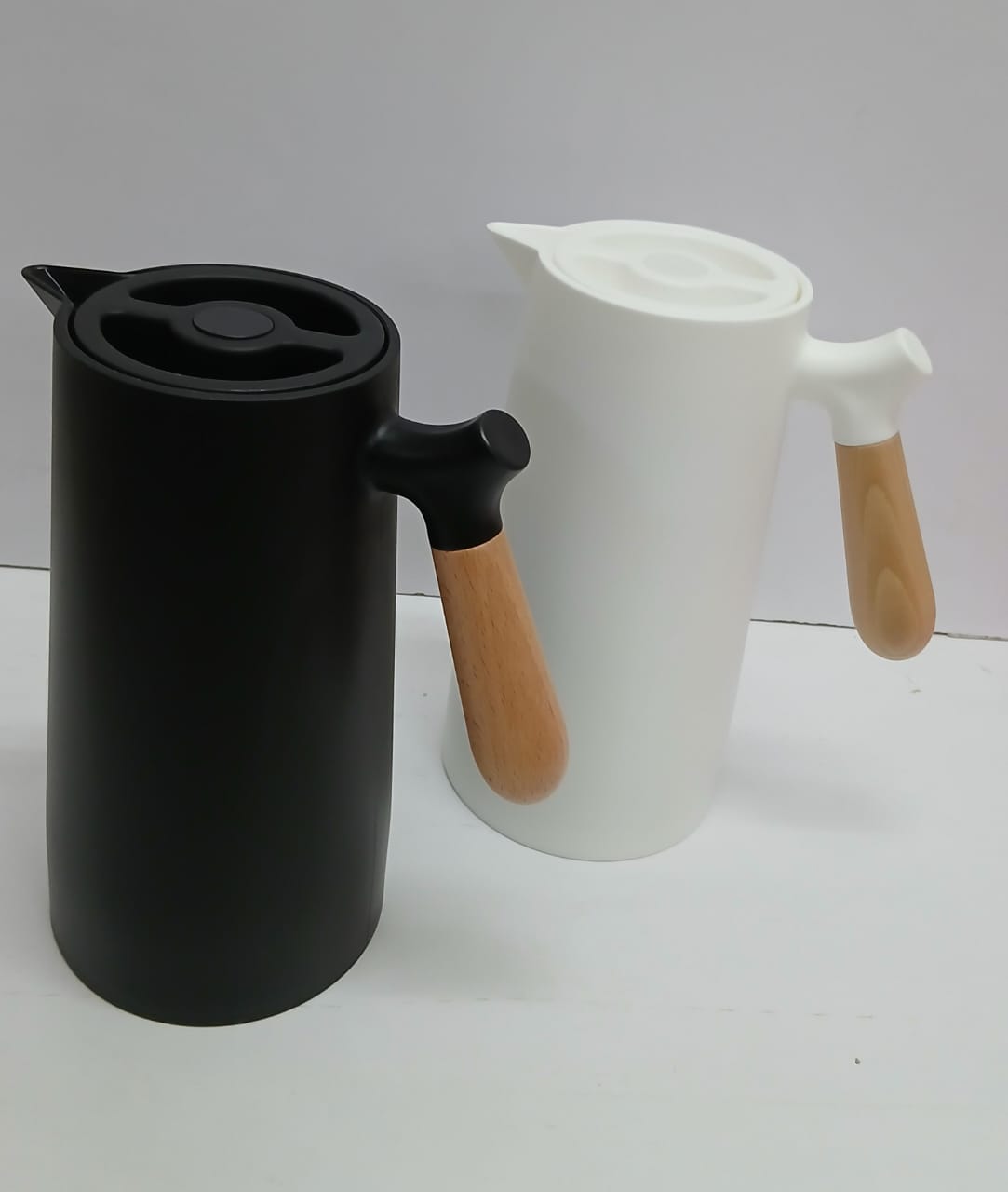 NORDIC 1L Insulated Thermos Flask – Hot & Cold Vacuum Bottle (Black & White), Elegant Heat Retention Flask, Get yours today and enjoy hot or cold drinks anytime, anywhere while stock lasts!