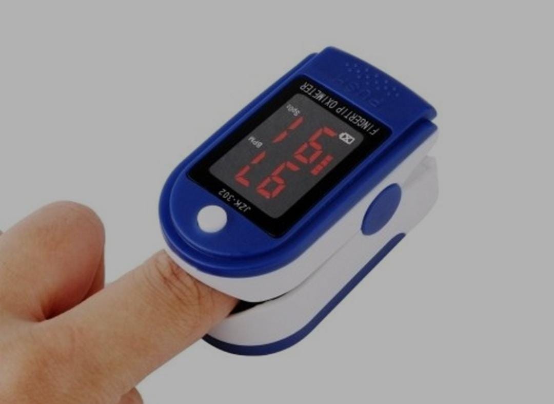 Oximeter Finger Tip Blood Oxygen Sensor Fingertip Oximeter Digital Oxygen Saturation Monitor LCD Display.Color: White with Blue
Material: Plastic
Blood Oxygen Measurement Range: 0~100%
Blood Oxygen Me