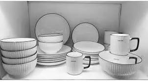 24 Pieces Concise White with Black Rim Dinner Set – Elegant Ceramic Tableware Set with 6 Dinner Plates, 6 Side Plates, 6 Bowls & 6 Mugs – Stylish Modern Dining Set for Home, Kitchen & Restaurant Use,