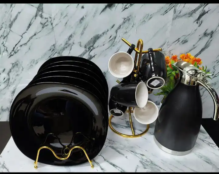 13 Pieces Dinner Set with 6 Large 11 Inch Square Dinner Plates, 6 Black Mugs and 2L Unbreakable Flask – Elegant All Black Tableware Set for Home Dining, Tea Serving & Everyday Kitchen Use