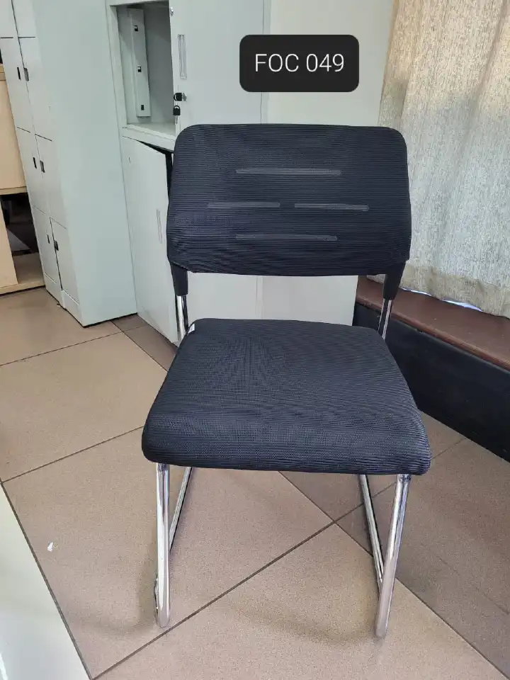 Executive Leather Office Waiting Chair High Quality Visitor Reception Chair Padded Cushion Durable Metal Frame Premium PU Leather Finish Comfortable Seating for Office Lobby Reception Meeting and Conf