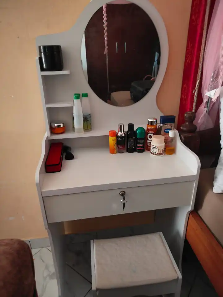 CLEARANCE OFFER Dressing table Minimalist Vanity Dresser – sleek, elegant, and space-saving. Perfect for a modern, clutter-free bedroom. ✨ 🌟 PREMIUM OFFER 🌟 (PLEASE NOTE IT REQUIRES ASSEMBLING)